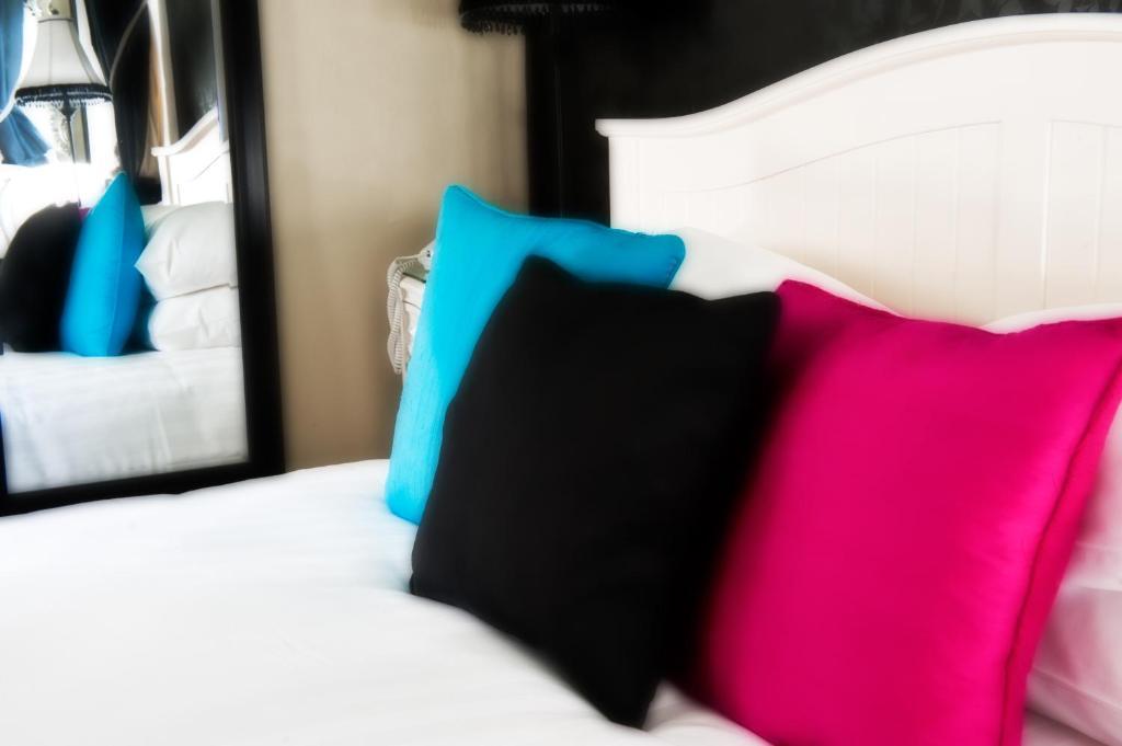 The Grafton Hotel Харогейт Стая снимка Cushions