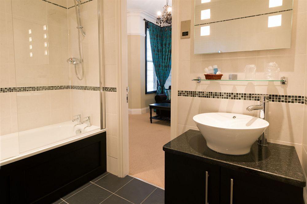 The Grafton Hotel Харогейт Екстериор снимка Bathroom
