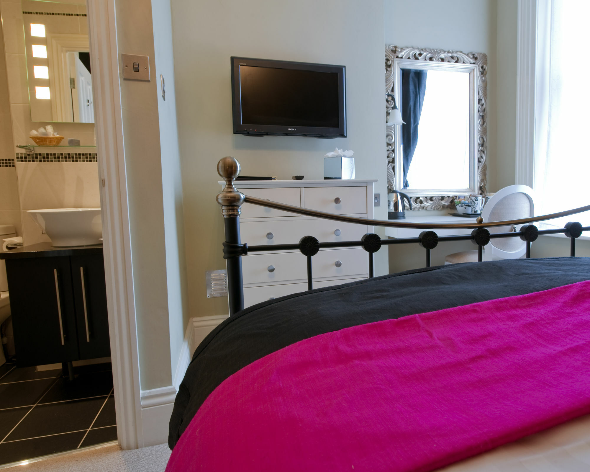 The Grafton Hotel Харогейт Екстериор снимка A bedroom at the hotel
